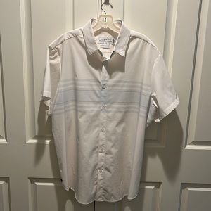 Men’s short sleeve shirt. Mizzen + Main. XL standard fit. Like new!